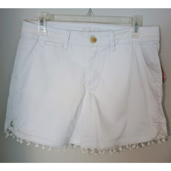 Jag Jeans Pants - JAG Jeans Relaxed Fit White Shorts Pom-Pom Trim Sz 8 NWT W 30" L 5"
